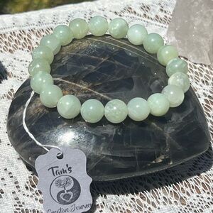 HM014 Aragonite stretch bracelet 7-8”